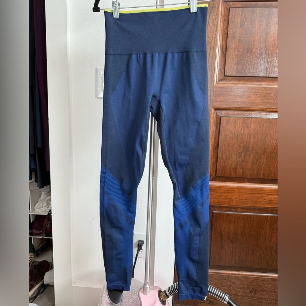 High-Rise Colorblock Performance Leggings - Navy/Blue